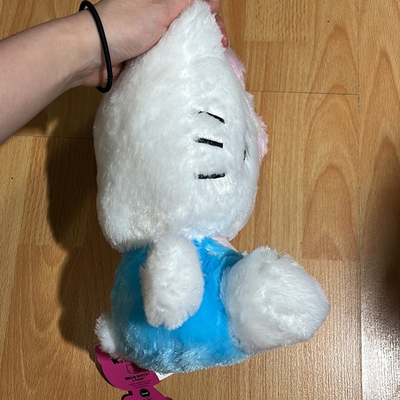 Hello Kitty Plush - Picture 4 of 5